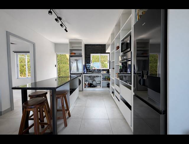 3 BEDROOM APARTMENT FOR SALE IN SHAKAS ROCK